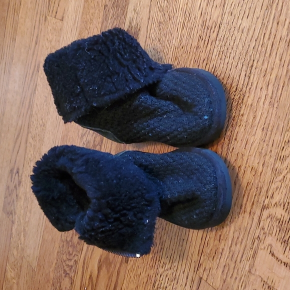 Black knit Uggs - Picture 7 of 8